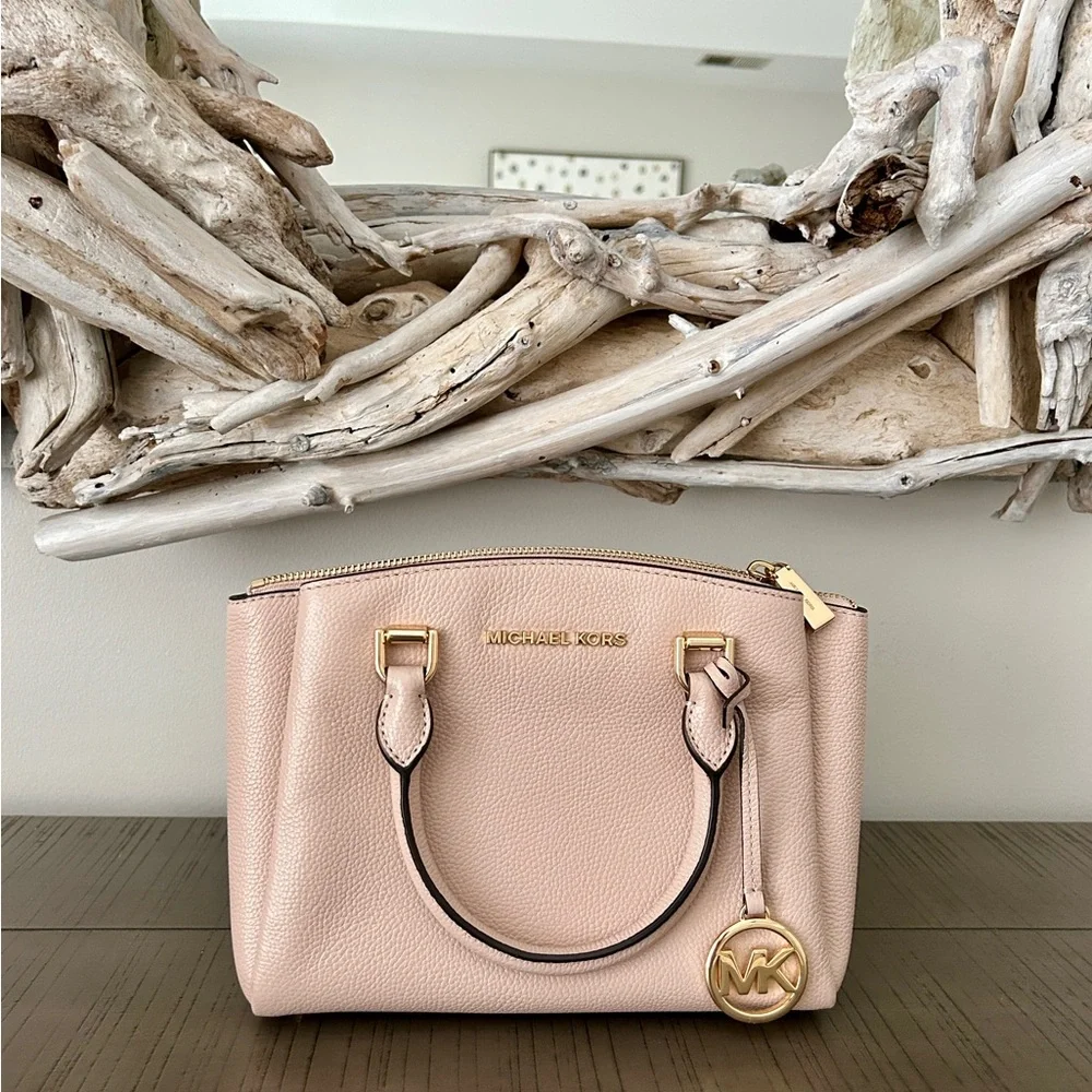Michael Kors | Maxine Small Messenger Bag | Pebbled Leather | Soft Pink - Picture 2 of 9